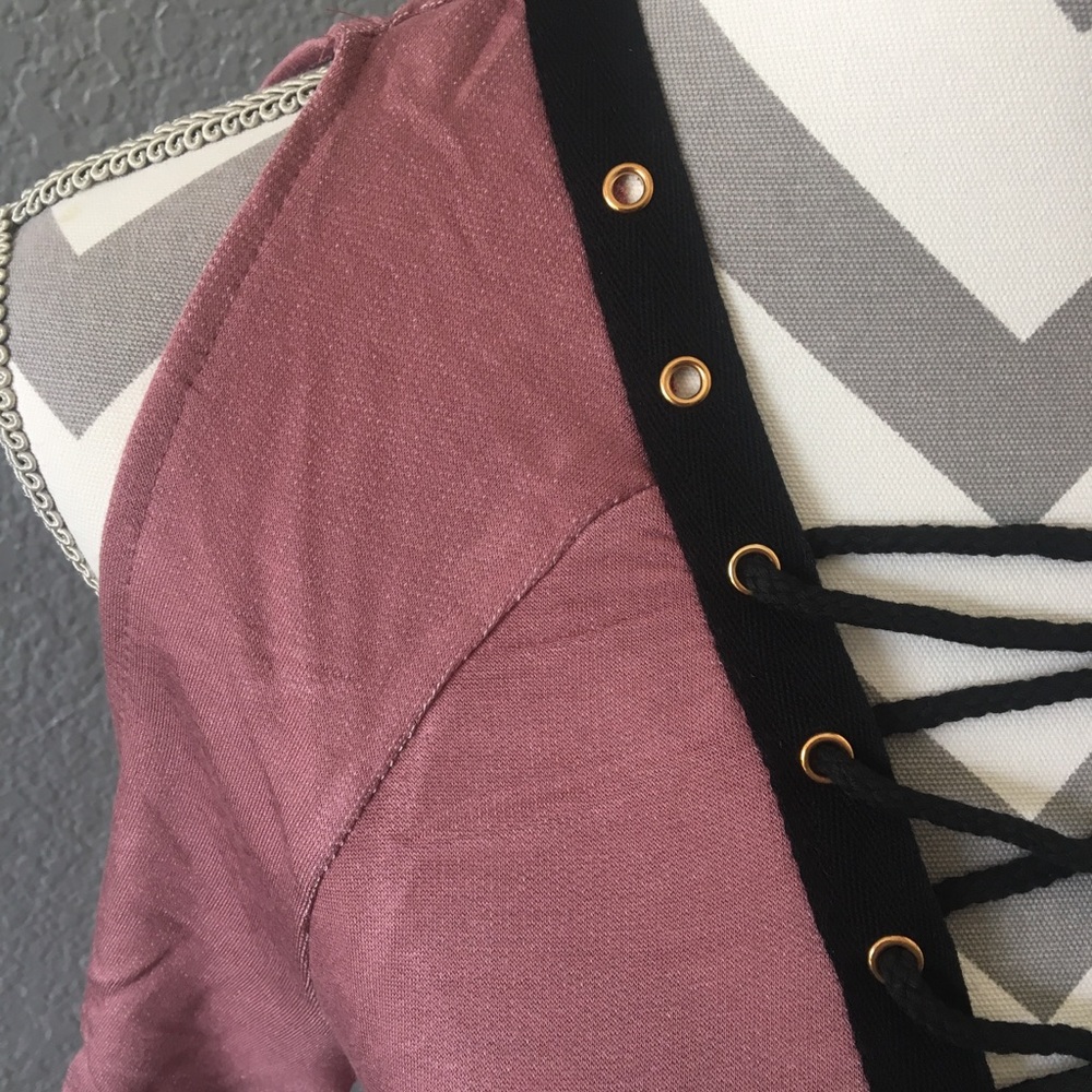 ๐1 SM LEFT๐ Cold Shoulder Mauve Lace Up Top - Picture 6 of 7